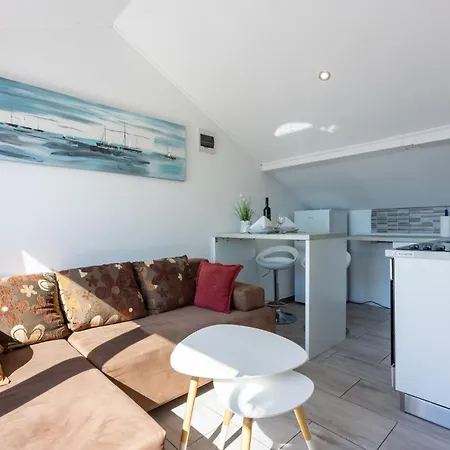 Brzica Апартаменты