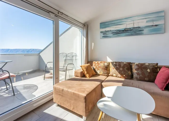 Brzica * ノヴィ・ヴィノドロスキー